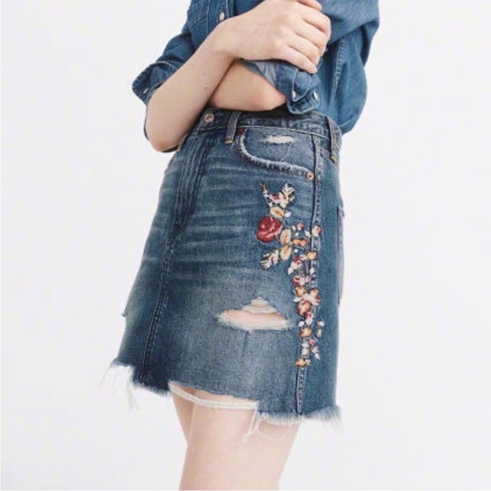 Abercrombie‎ & Fitch embroidered denim skirt size 25